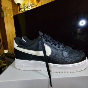 Nike Black and White Men's Low-Top Sneakers